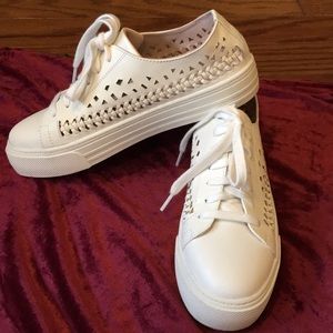 NWT Brash size 9 white sneakers
